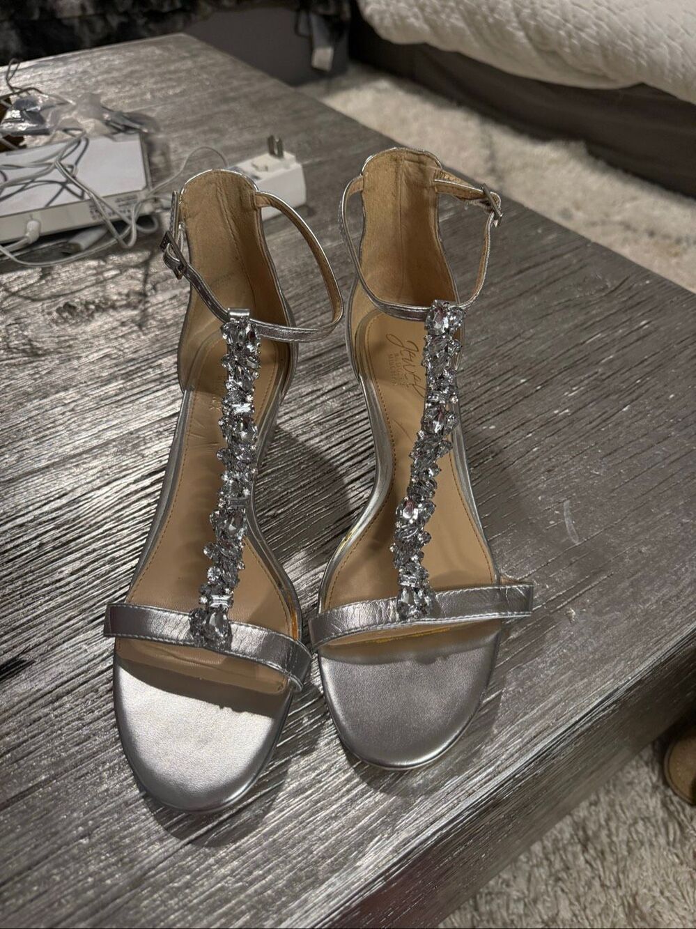 Jewel Badgley Mischka Wedding Silver Wedge Crystal T-Strap Shoes sz 8 EUC